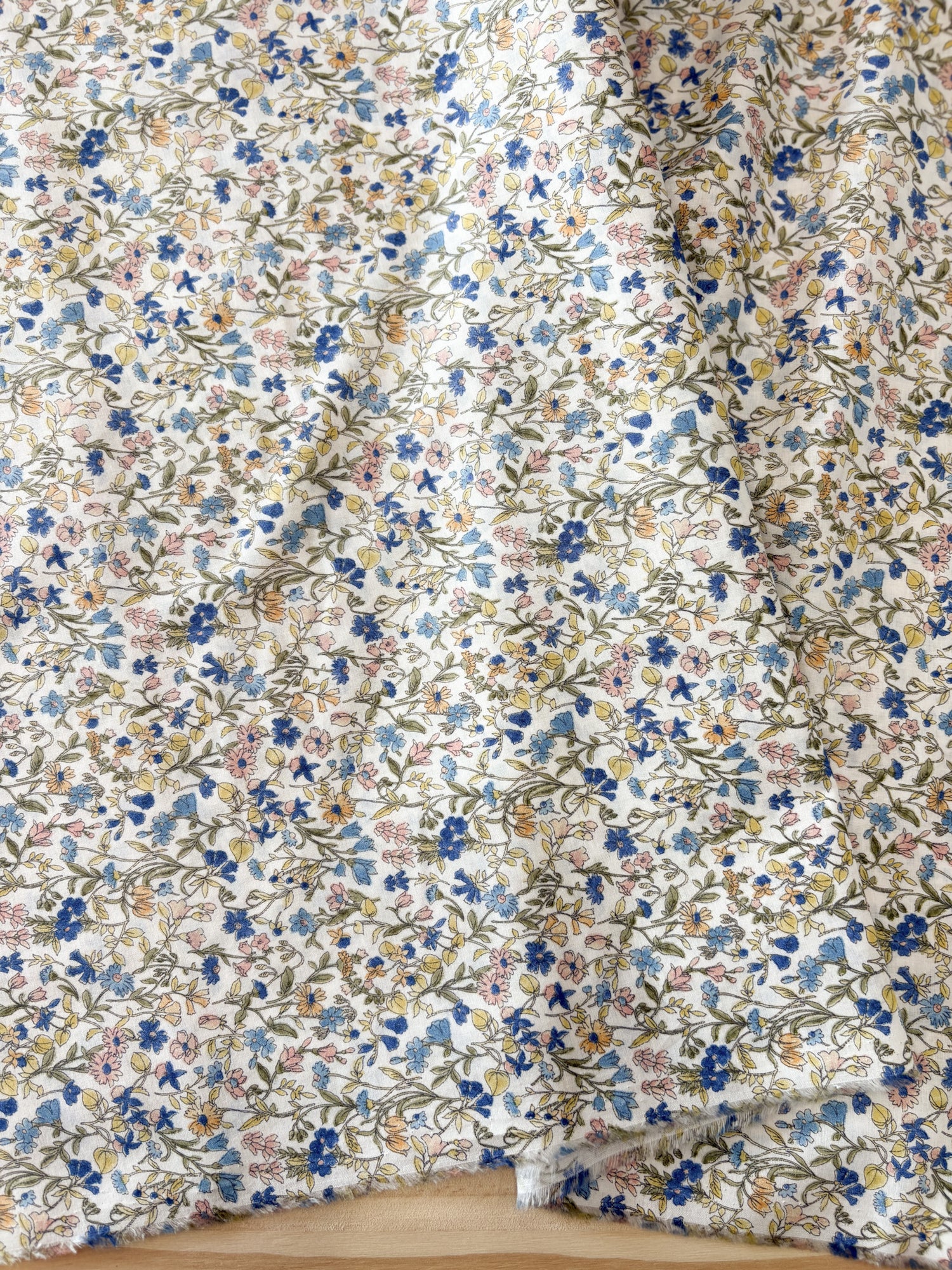 Floral 7025-610-4C Lawn by Hokkoh