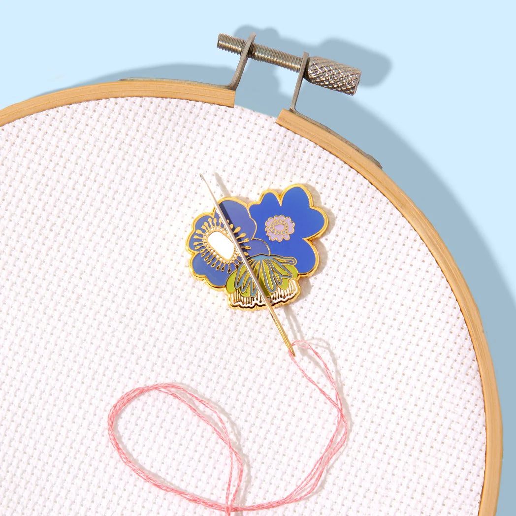 SOHMO Needle Minder - Blue Blooms