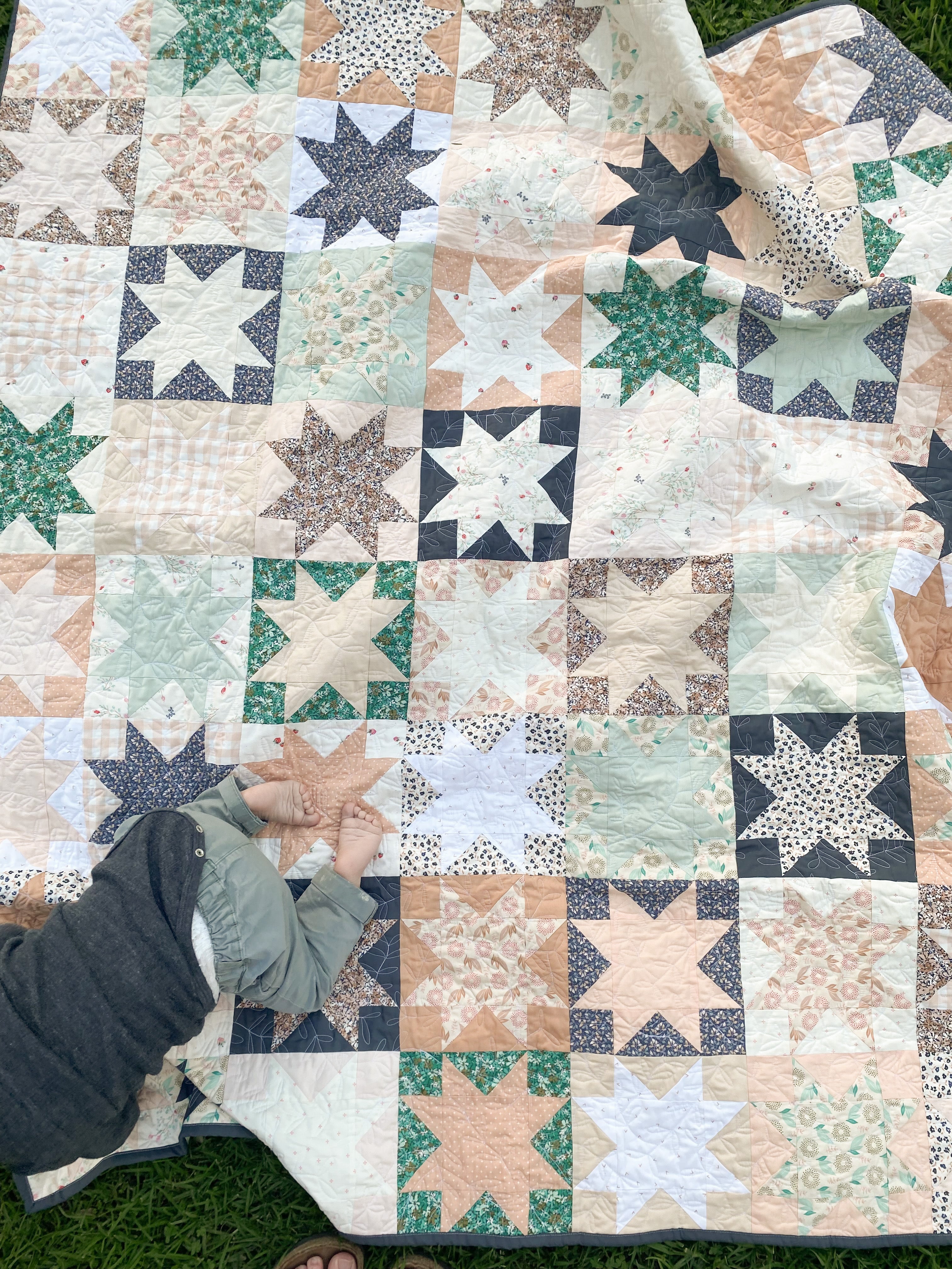 Duval/Reverse Sawtooth Star Quilt Kit - Suzy Quilts