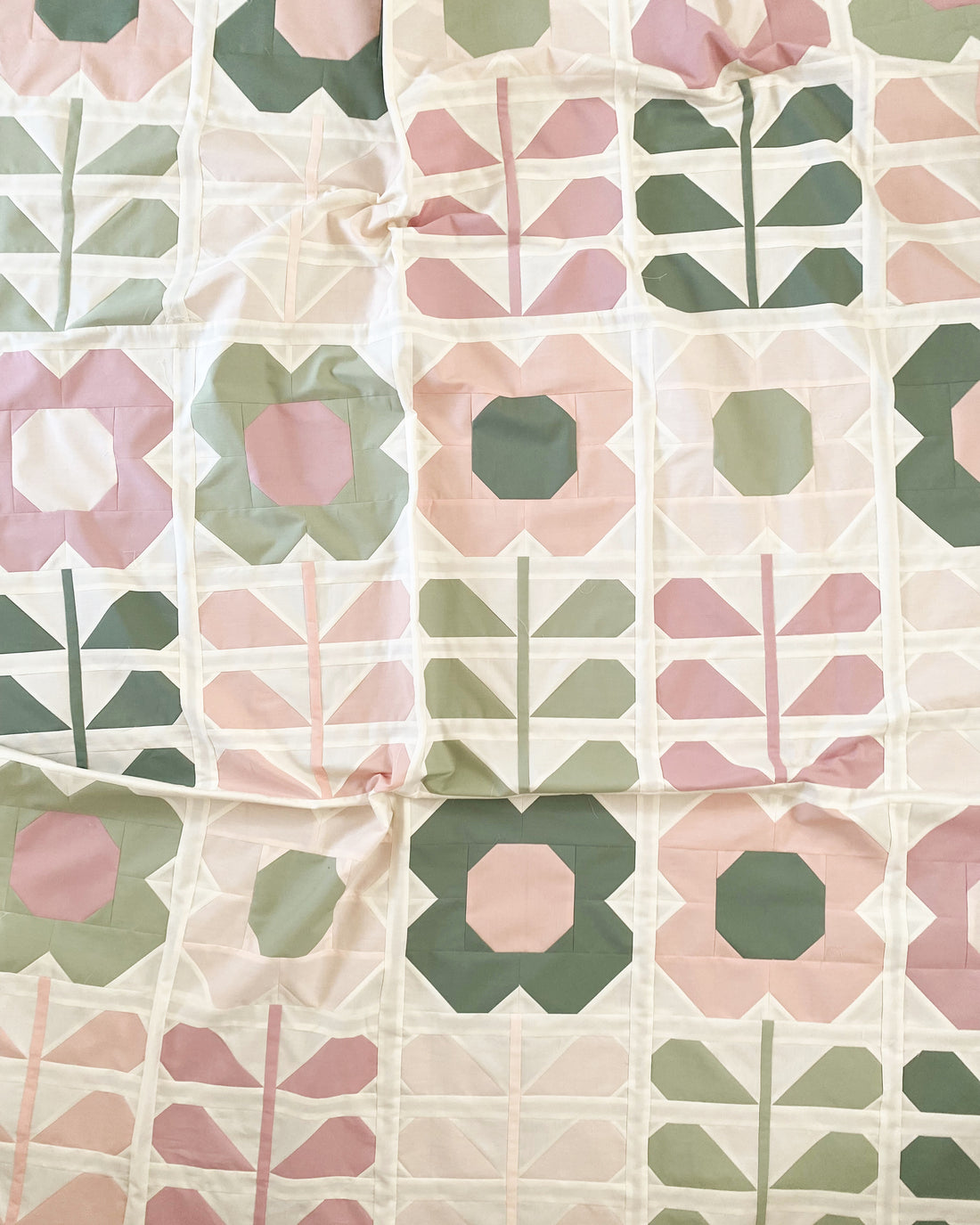 Hello Spring Lilly Quilt Kit - Pen & Paper Patterns