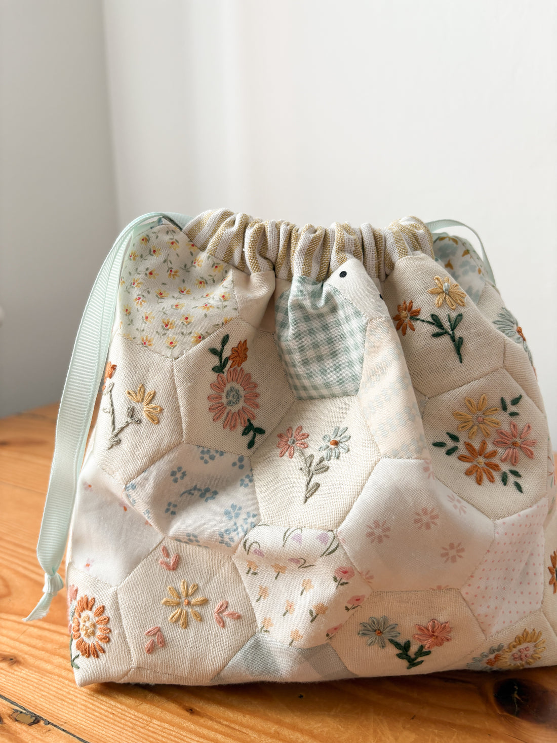 Daisy Hexies Sweet Sunday Dilly Bag Sewing Kit