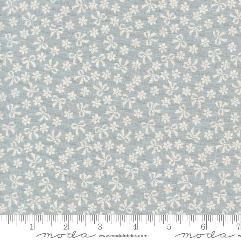 Bows &amp; Daisies Powder Blue - Handmade Sweetness by Moda