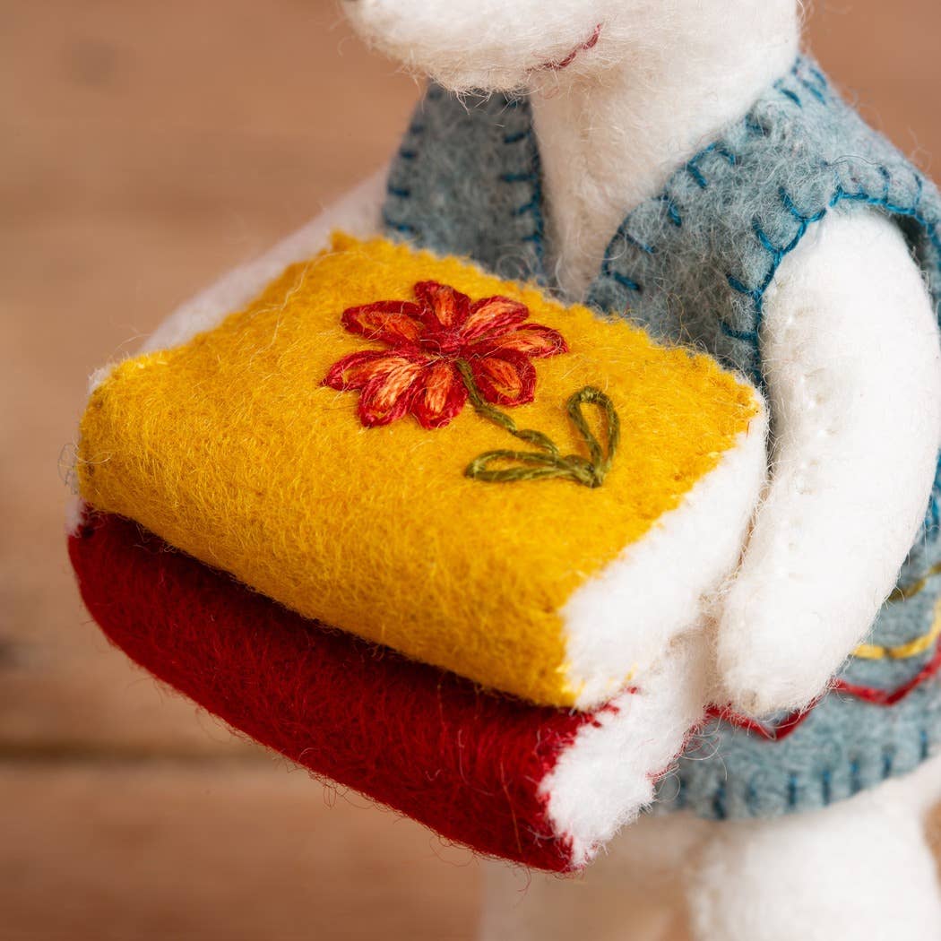 Little Mouse The Librarian Felt Kit - Corinne Lapierre