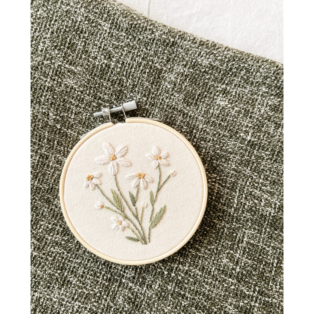 Wild Daisy Embroidery Kit - Mindful Mantra Embroidery